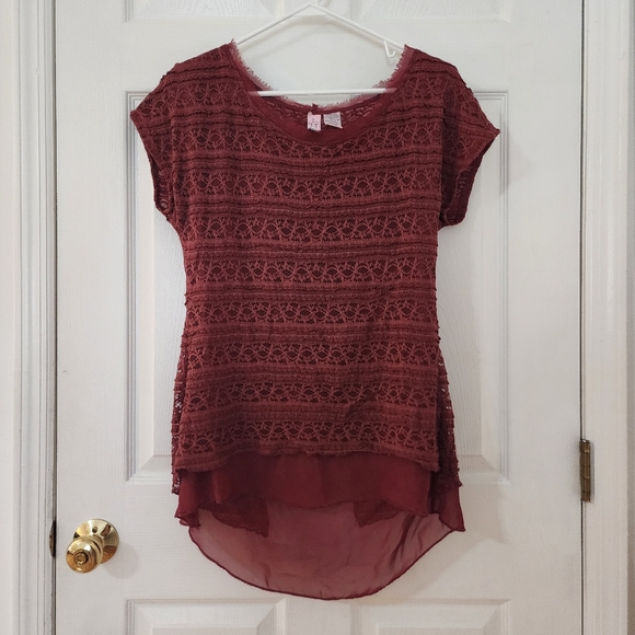 Burgundy red blouse shirt laced hi-low front slit back Size Small - Picture 1 of 8